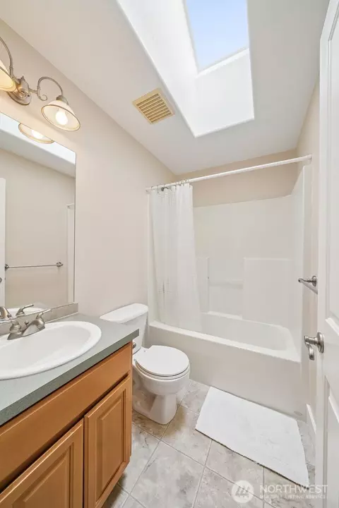 Bath - 1855 Shanon Ln, Enumclaw, WA 98022 photo 4 of 4