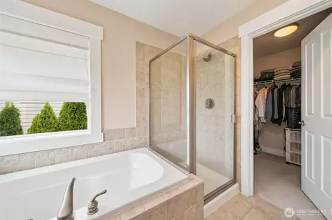 Bath - 1855 Shanon Ln, Enumclaw, WA 98022 photo 3 of 4