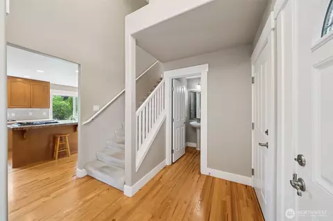 Entry Way - 1855 Shanon Ln, Enumclaw, WA 98022 photo 2 of 2