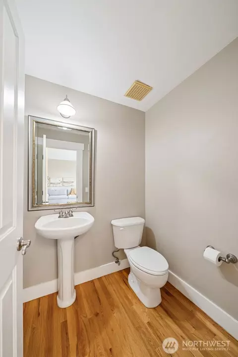 Bath - 1855 Shanon Ln, Enumclaw, WA 98022 photo 1 of 4