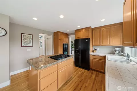 Kitchen - 1855 Shanon Ln, Enumclaw, WA 98022 photo 3 of 3
