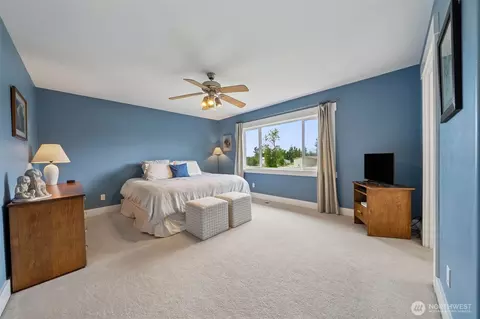 Bedroom - 1855 Shanon Ln, Enumclaw, WA 98022 photo 1 of 3