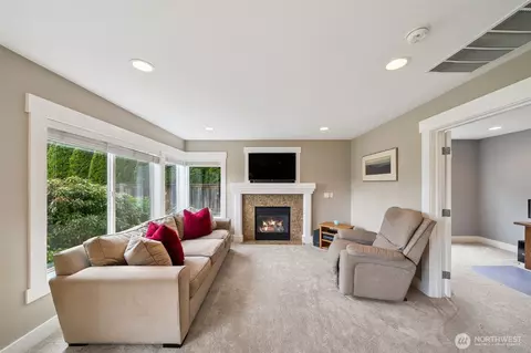 Living - 1855 Shanon Ln, Enumclaw, WA 98022 photo 1 of 2