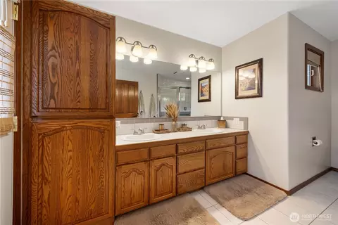 Bath - 35 Chestnut St, Chelan, WA 98816 photo 2 of 5