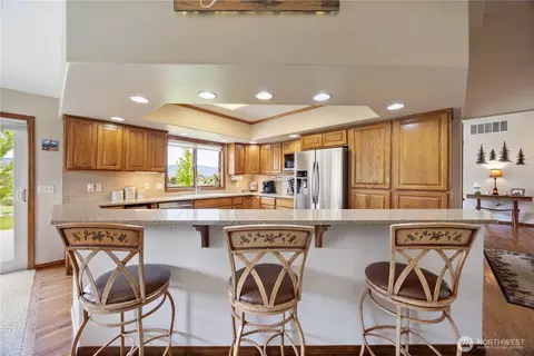 Kitchen - 35 Chestnut St, Chelan, WA 98816 photo 2 of 3