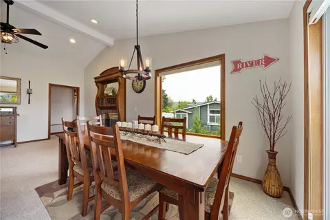 Dining - 35 Chestnut St, Chelan, WA 98816 photo 2 of 2