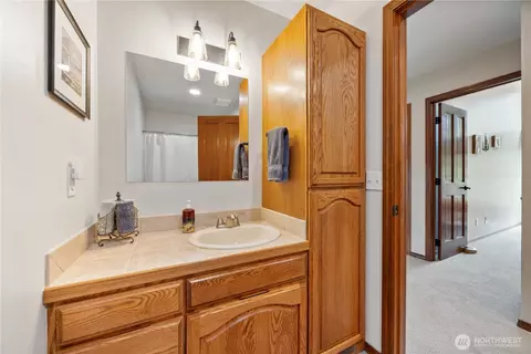 Bath - 35 Chestnut St, Chelan, WA 98816 photo 1 of 5