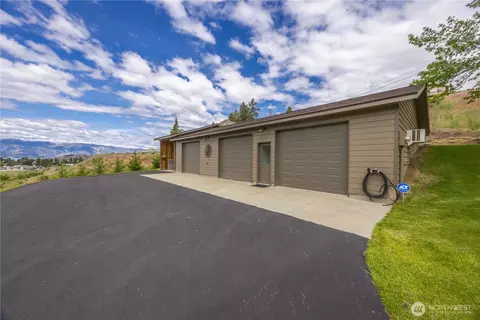 Exterior - 35 Chestnut St, Chelan, WA 98816 photo 6 of 8