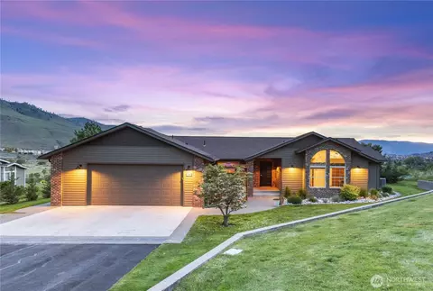 35 Chestnut St, Chelan, WA 98816