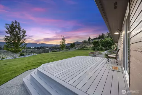 Exterior - 35 Chestnut St, Chelan, WA 98816 photo 7 of 8