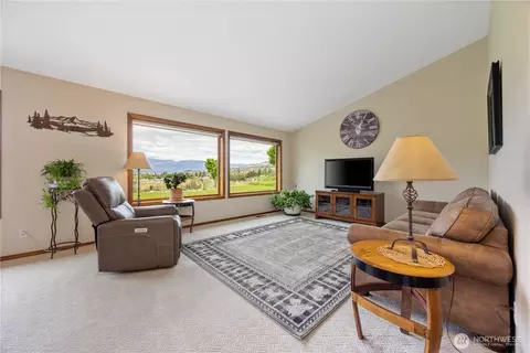 Living - 35 Chestnut St, Chelan, WA 98816 photo 1 of 2