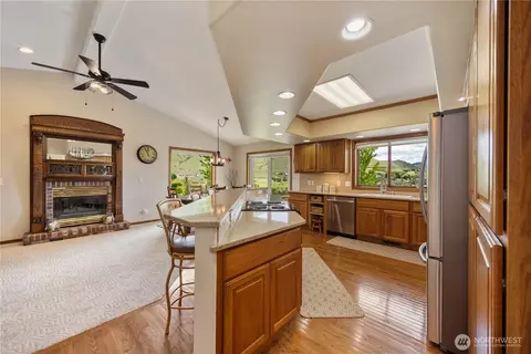 Kitchen - 35 Chestnut St, Chelan, WA 98816 photo 1 of 3