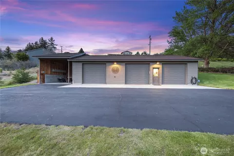 Exterior - 35 Chestnut St, Chelan, WA 98816 photo 2 of 8