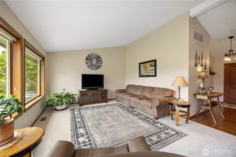Living - 35 Chestnut St, Chelan, WA 98816 photo 2 of 2