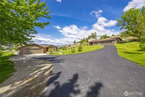 Exterior - 35 Chestnut St, Chelan, WA 98816 photo 5 of 8