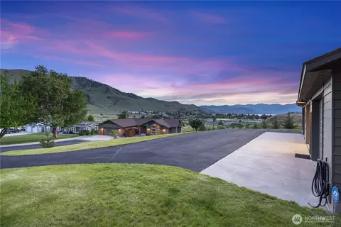 Exterior - 35 Chestnut St, Chelan, WA 98816 photo 3 of 8