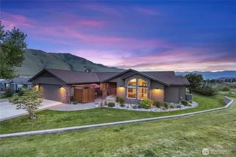 Exterior - 35 Chestnut St, Chelan, WA 98816 photo 4 of 8