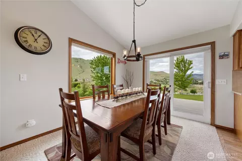 Dining - 35 Chestnut St, Chelan, WA 98816 photo 1 of 2