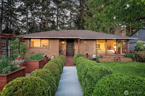 12320 3rd Ave NE, Seattle, WA 98125