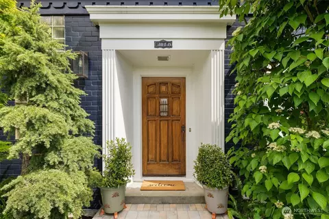 4014 45th Ave NE, Seattle, WA 98105