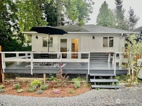 8293 Beachway Dr, Blaine, WA 98230