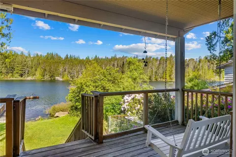 131 E Lucky Ln, Allyn, WA 98524