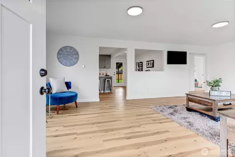 Entry Way - 1456 Pioneer St, Enumclaw, WA 98022 photo 1 of 1