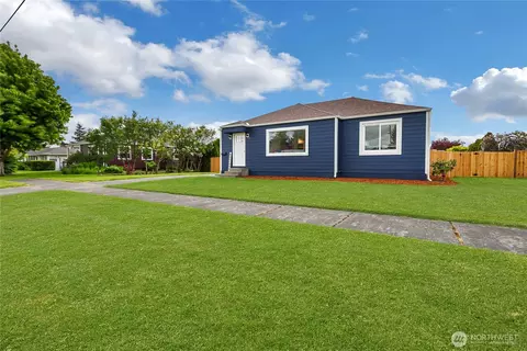 Exterior - 1456 Pioneer St, Enumclaw, WA 98022 photo 2 of 9