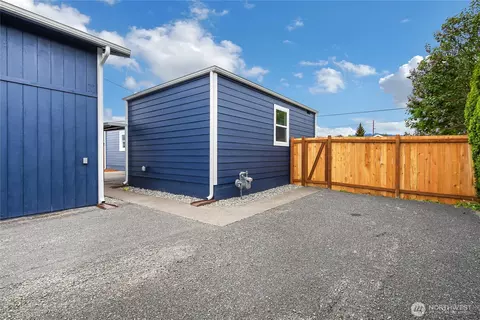 Exterior - 1456 Pioneer St, Enumclaw, WA 98022 photo 7 of 9