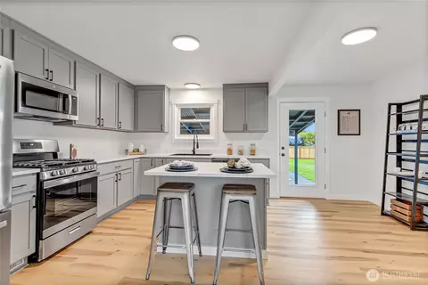 Kitchen - 1456 Pioneer St, Enumclaw, WA 98022 photo 1 of 3