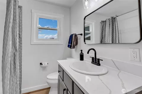 Bath - 1456 Pioneer St, Enumclaw, WA 98022 photo 1 of 2