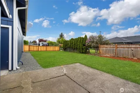 Exterior - 1456 Pioneer St, Enumclaw, WA 98022 photo 3 of 9