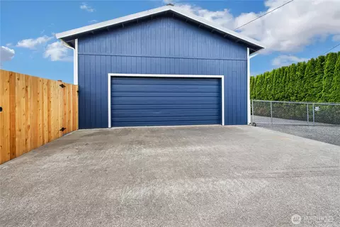 Exterior - 1456 Pioneer St, Enumclaw, WA 98022 photo 5 of 9