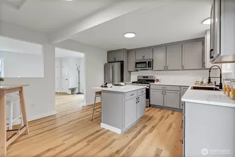 Kitchen - 1456 Pioneer St, Enumclaw, WA 98022 photo 3 of 3