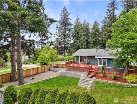 8620 20th St E, Edgewood, WA 98371