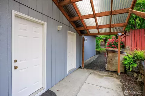 Exterior - 2503 165th Pl SE, Bothell, WA 98012 photo 4 of 9
