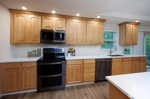Kitchen - 2503 165th Pl SE, Bothell, WA 98012 photo 5 of 5