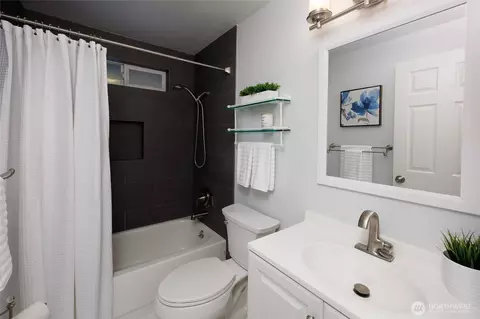 Bath - 2503 165th Pl SE, Bothell, WA 98012 photo 3 of 4