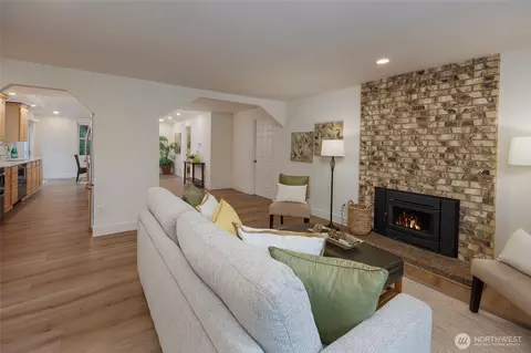 Living - 2503 165th Pl SE, Bothell, WA 98012 photo 2 of 4