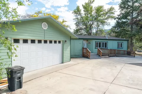 702 Mc Alvey Dr, Pateros, WA 98846