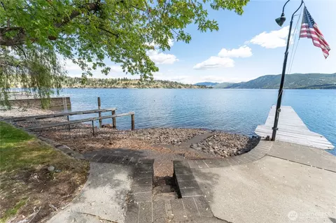 11194 S Lakeshore Rd, Chelan, WA 98816
