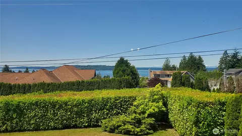 1204 S 229th St, Des Moines, WA 98198