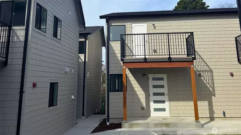 476 SE Barrington Dr #F1, Oak Harbor, WA 98277