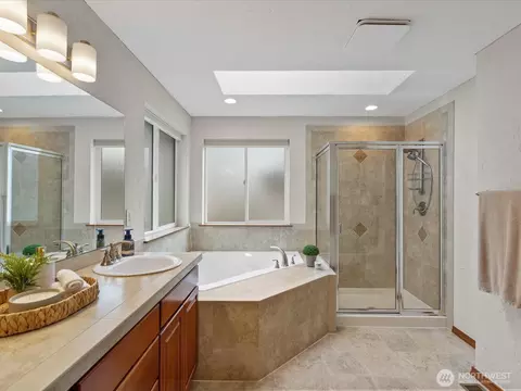 Bath - 23717 17th Pl W, Bothell, WA 98021 photo 2 of 3