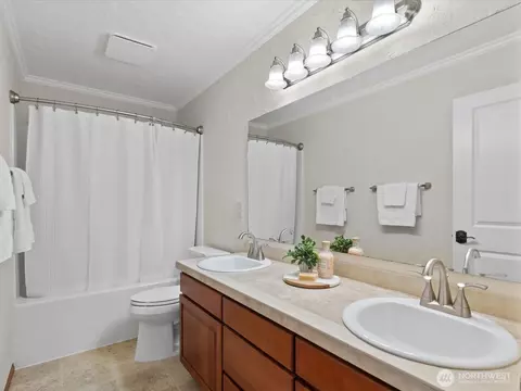 Bath - 23717 17th Pl W, Bothell, WA 98021 photo 3 of 3