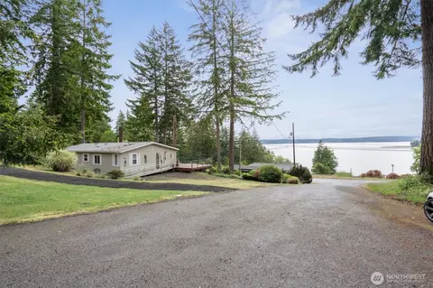 20 Mountain Pl E, Grapeview, WA 98546