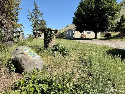 147 Carlson Loop, Wenatchee, WA 98801 photo 3