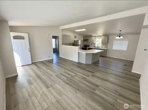 147 Carlson Loop, Wenatchee, WA 98801 photo 4