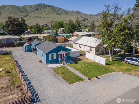426 E Nixon Ave, Chelan, WA 98816