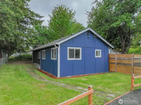 809 4th Ave SW, Tumwater, WA 98512